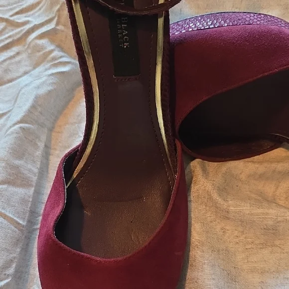 White House Black Market Burgundy Peep-Toe Heels - Picture 4 of 9